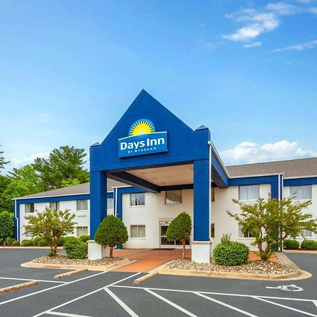 Days Inn & Suites By Wyndham Siler City Eksteriør billede