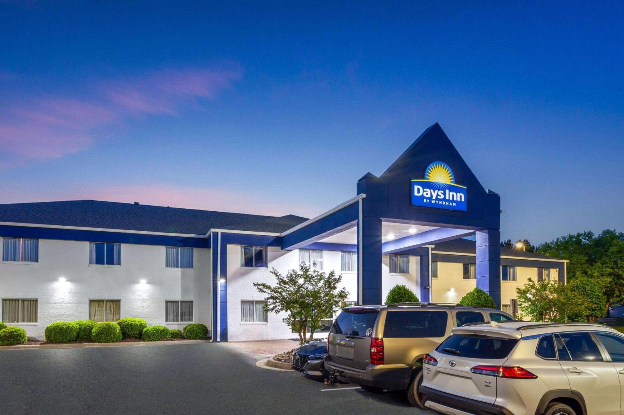 Days Inn & Suites By Wyndham Siler City Eksteriør billede
