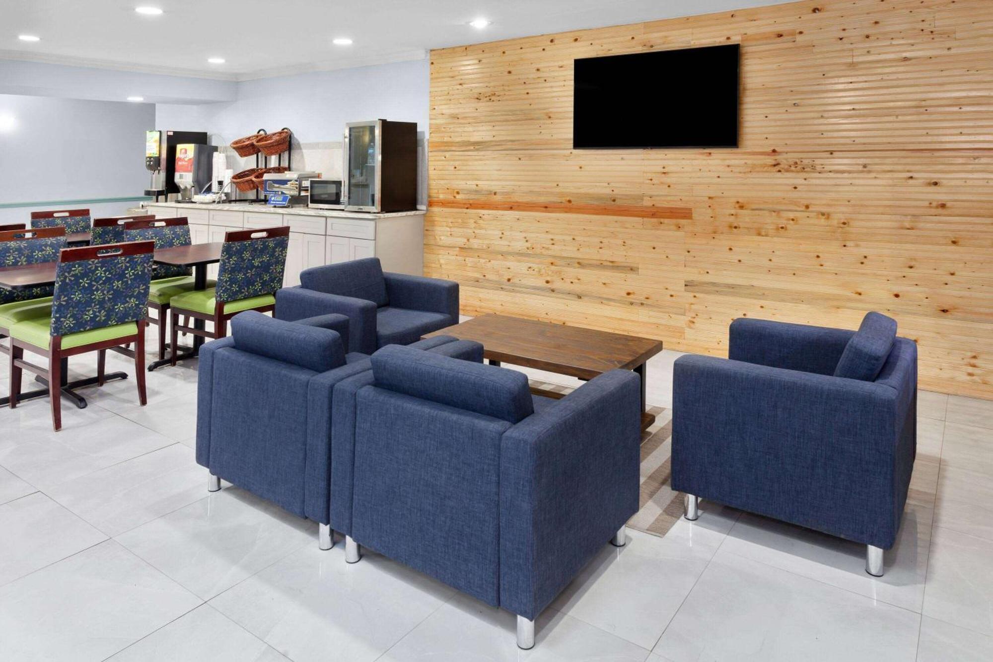 Days Inn & Suites By Wyndham Siler City Eksteriør billede